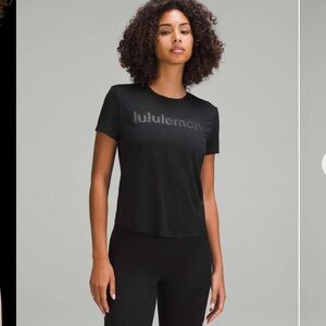 Lululemon Ultralight Reflective Running Tee Shirt Graffic Black back slit Sz 2
